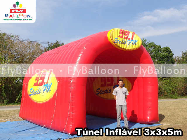 túnel inflável promocional rádio studio fm