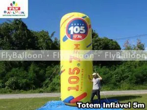totem inflavel promocional radio 105 fm em Guaramirim - SC