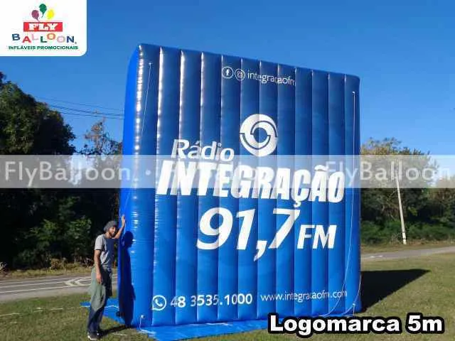 logotipo inflável gigante promocional radio integração fm