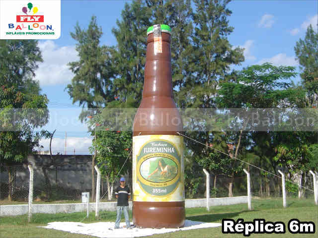réplica inflável gigante promocional garrafa cachaça jureminha 355 ml