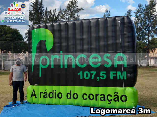 logomarca inflável gigante promocional rádio princesa fm