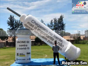 seringa inflável gigante promocional vacinação covid 19 em volta redonda