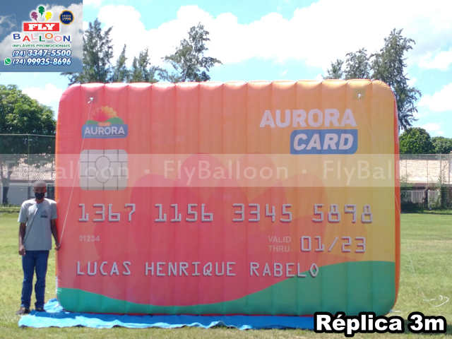 replica inflável gigante promocional cartão crédito aurora card