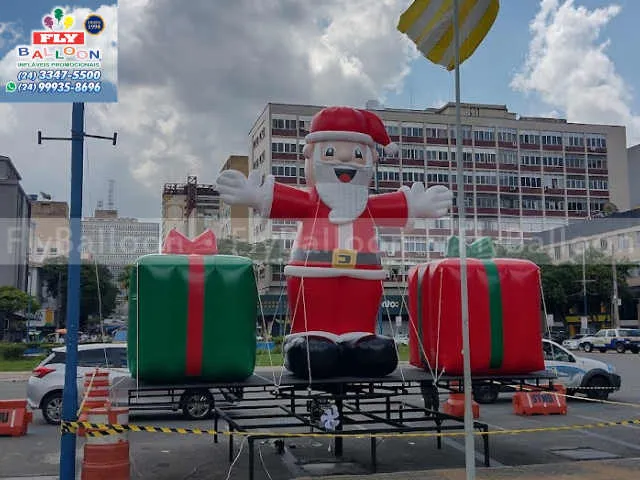 papai noel inflável gigante prefeitura de volta redonda