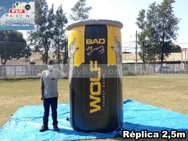inflável gigante promocional lata bad wolf energy drink