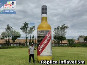 replica inflável gigante cachaça guaraciaba