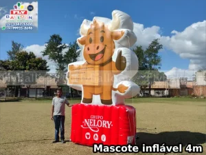 mascote inflável gigante promocional nelory casa de carnes