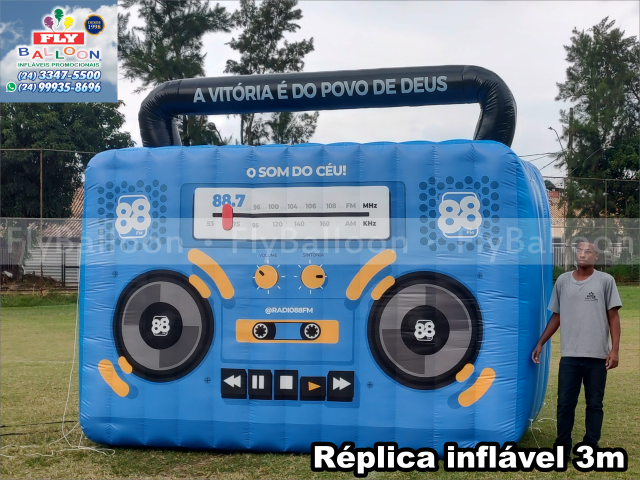 replica gigante inflável promocional rádio 88 fm