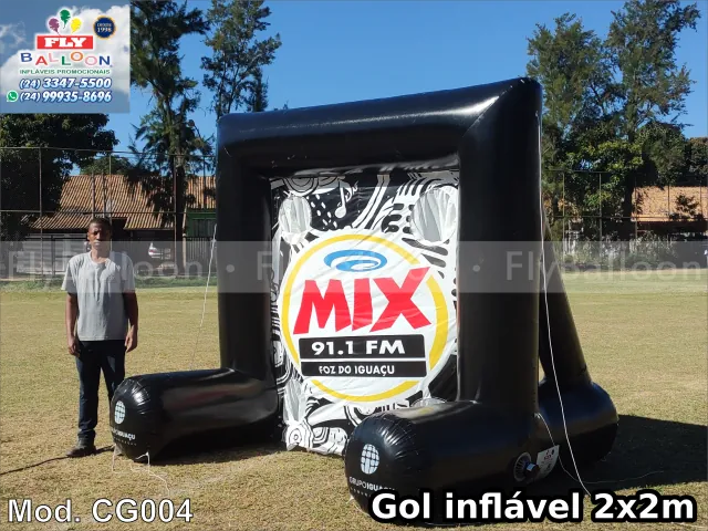 Chute no gol inflável promocional personalizado da Rádio Mix FM de Foz do Iguaçu