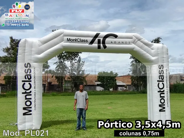 Pórtico inflável promocional da Montclass Construtora e Incorporadora